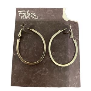 🌼🌼Fashion Essentials silver tone oblong hoop earrings NWOT🌼🌼